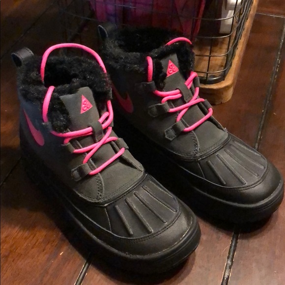 girls nike snow boots